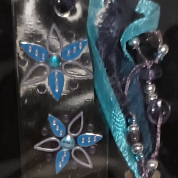 NWT ~ Engraved Metal Bookmark with Decorative Tassel for Book Lovers - Picture 3 of 6